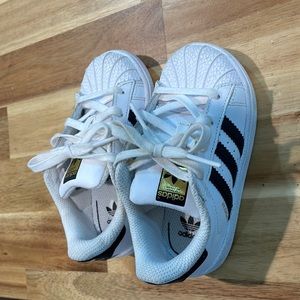 Adidas Superstar toddler us 7K (140)_good condition